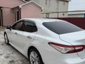 Toyota Camry 2019 года за 15 500 000 тг. в Атырау – фото 4