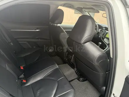 Toyota Camry 2019 года за 15 500 000 тг. в Атырау – фото 13