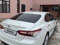 Toyota Camry 2019 года за 15 500 000 тг. в Атырау – фото 3