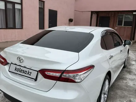 Toyota Camry 2019 года за 15 500 000 тг. в Атырау – фото 3