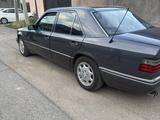Mercedes-Benz E 320 1994 года за 2 000 000 тг. в Шымкент – фото 4