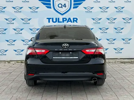 Toyota Camry 2020 года за 15 500 000 тг. в Атырау – фото 3
