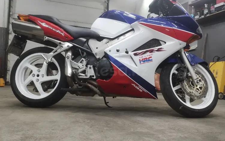 Honda  VFR800 2003 года за 3 100 000 тг. в Караганда