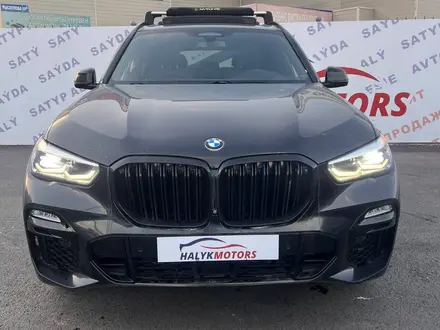 BMW X5 2019 года за 28 590 000 тг. в Алматы – фото 2