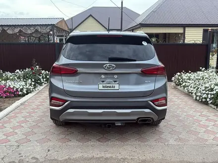 Hyundai Santa Fe 2019 года за 9 000 000 тг. в Уральск – фото 2