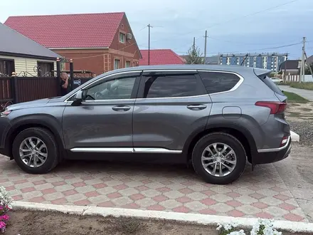 Hyundai Santa Fe 2019 года за 9 000 000 тг. в Уральск – фото 3