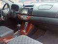 Toyota Camry 2005 года за 4 800 000 тг. в Зайсан – фото 6