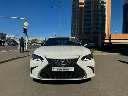 Lexus ES 250 2021 года за 22 000 000 тг. в Астана