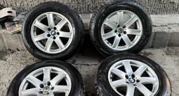 Комплект Диски с резиной на Bmw X5 в хорошем состоянии бмв R17 за 120 000 тг. в Алматы