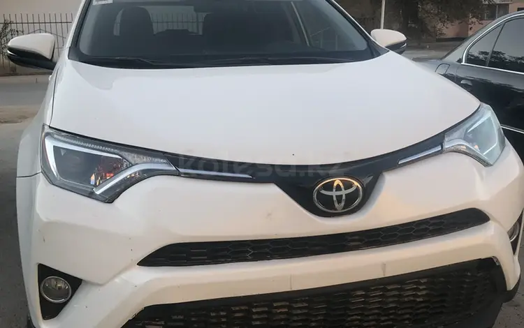 Toyota RAV4 2018 года за 13 300 000 тг. в Жанаозен