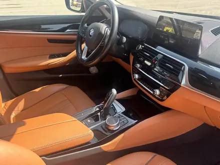 BMW 520 2019 года за 16 300 000 тг. в Алматы – фото 19
