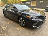 Toyota Camry 2018 года за 8 690 000 тг. в Тараз – фото 2