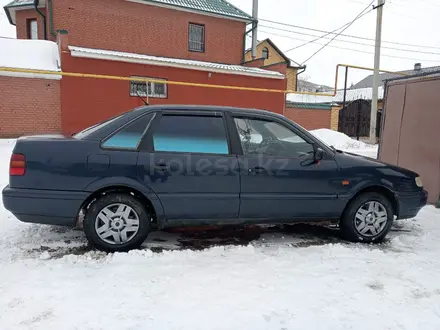 Volkswagen Passat 1994 года за 1 500 000 тг. в Уральск – фото 3