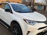 Toyota RAV4 2018 года за 14 000 000 тг. в Алматы – фото 4