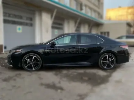 Toyota Camry 2019 года за 12 600 000 тг. в Актобе – фото 16