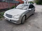 Mercedes-Benz C 200 2005 годаүшін3 600 000 тг. в Караганда – фото 2