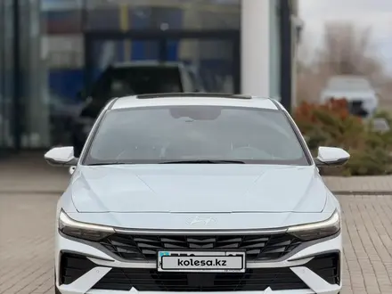 Hyundai Elantra 2024 года за 11 400 000 тг. в Уральск – фото 2