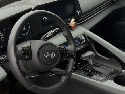 Hyundai Elantra 2024 года за 11 400 000 тг. в Уральск – фото 7