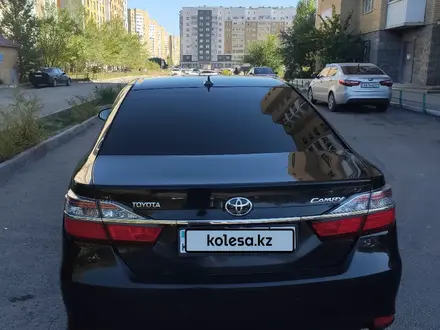 Toyota Camry 2015 года за 11 500 000 тг. в Астана – фото 2