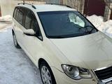 Volkswagen Touran 2010 года за 3 700 000 тг. в Алматы – фото 4