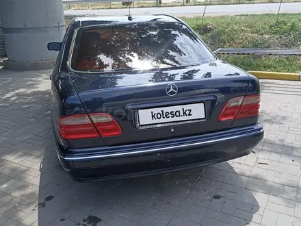 Mercedes-Benz E 320 1997 года за 3 800 000 тг. в Тараз – фото 5