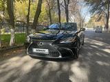 Lexus ES 250 2019 годаfor22 000 000 тг. в Шымкент