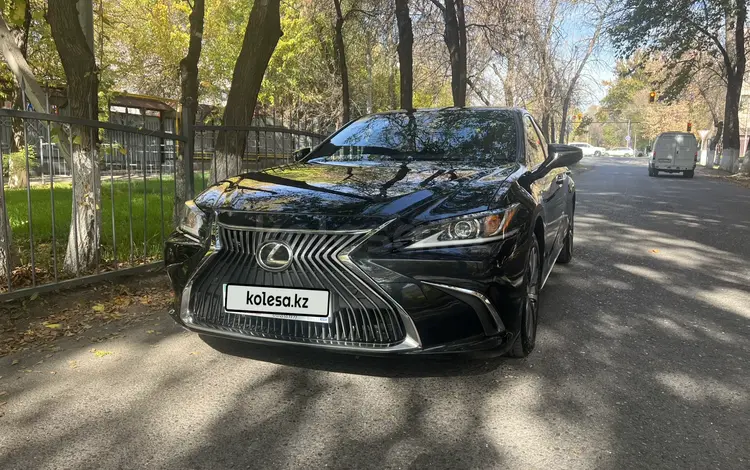 Lexus ES 250 2019 годаfor22 000 000 тг. в Шымкент