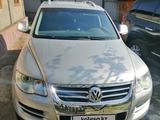 Volkswagen Touareg 2007 года за 9 100 000 тг. в Алматы – фото 2