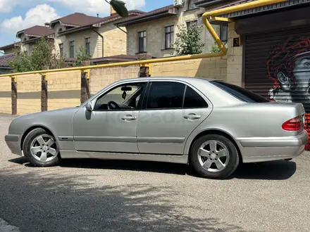 Mercedes-Benz E 240 1999 года за 3 750 000 тг. в Караганда – фото 8