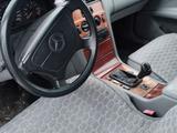 Mercedes-Benz E 230 1997 года за 1 200 000 тг. в Атырау – фото 5