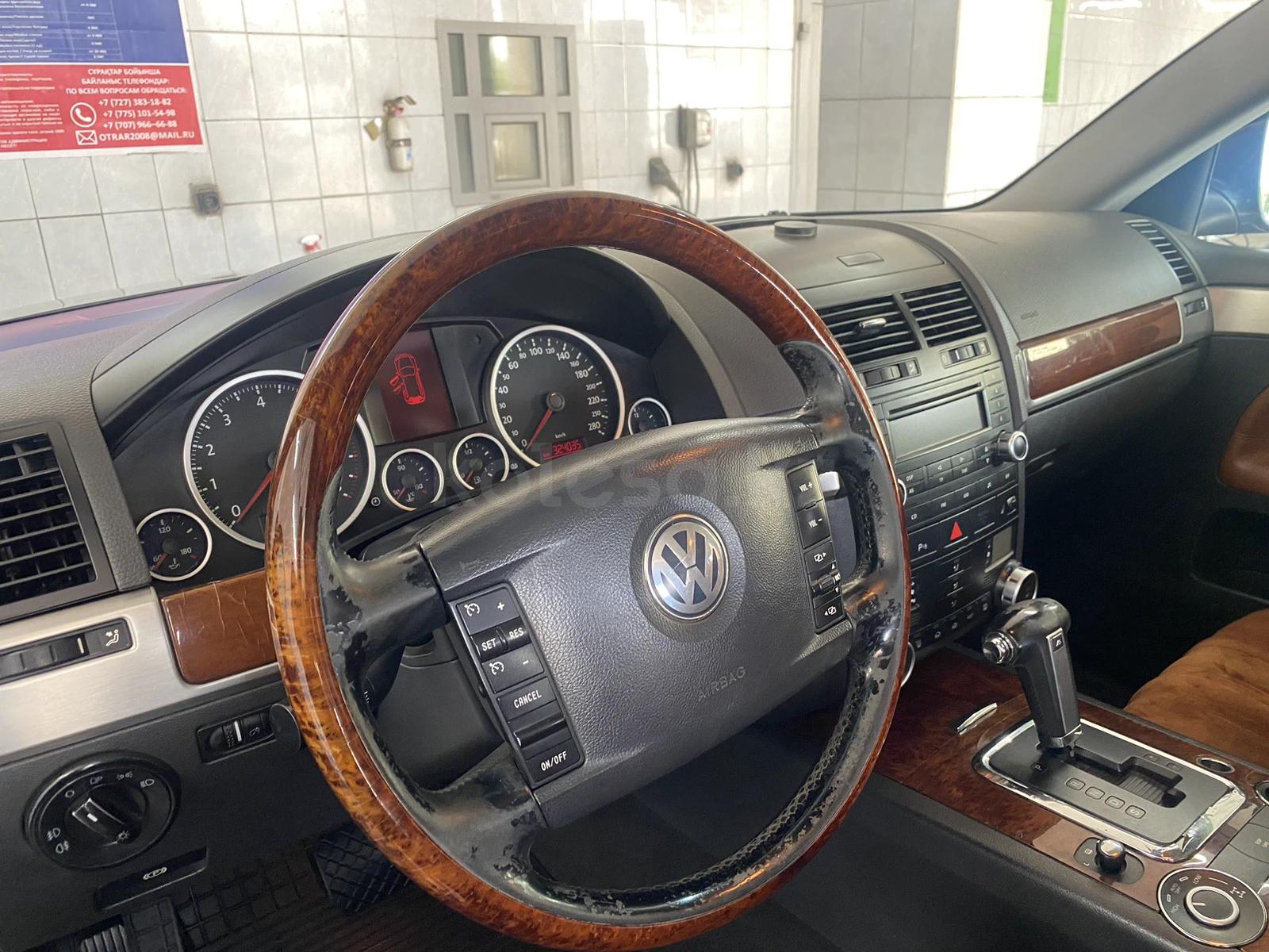 Volkswagen Touareg 2008 г.