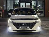 Hyundai Accent 2021 года за 9 555 000 тг. в Алматы – фото 2