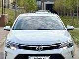 Toyota Camry 2017 года за 12 800 000 тг. в Шымкент – фото 3