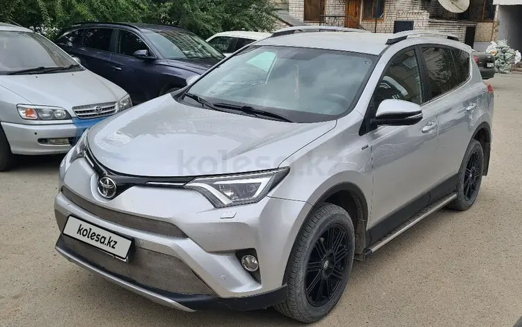 Toyota RAV4 2017 года за 12 200 000 тг. в Семей