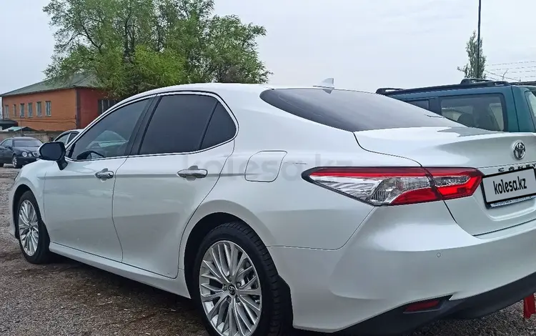 Toyota Camry 2018 года за 14 300 000 тг. в Астана