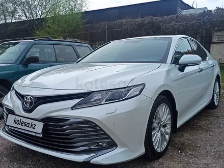 Toyota Camry 2018 года за 14 300 000 тг. в Астана – фото 3