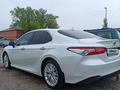 Toyota Camry 2018 года за 14 300 000 тг. в Астана – фото 4