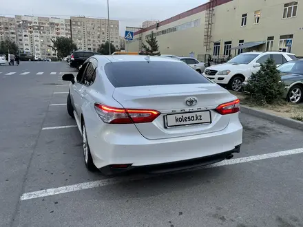 Toyota Camry 2018 года за 12 200 000 тг. в Алматы – фото 4