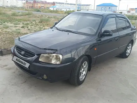 Hyundai Accent 2005 года за 1 300 000 тг. в Атырау – фото 2