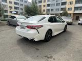 Toyota Camry 2018 годаfor10 000 000 тг. в Алматы – фото 3