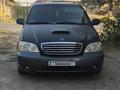 Kia Carnival 2002 года за 2 300 000 тг. в Шымкент