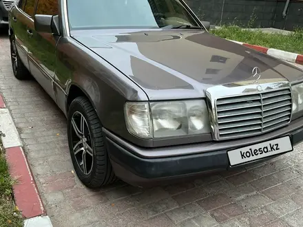 Mercedes-Benz E 320 1992 года за 2 000 000 тг. в Усть-Каменогорск – фото 3