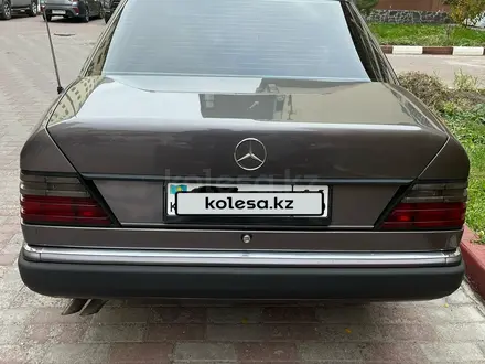 Mercedes-Benz E 320 1992 года за 2 000 000 тг. в Усть-Каменогорск – фото 4