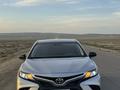 Toyota Camry 2020 года за 9 000 000 тг. в Жанаозен – фото 2