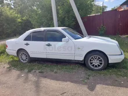 Mercedes-Benz E 230 1997 года за 1 150 000 тг. в Караганда – фото 2