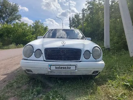 Mercedes-Benz E 230 1997 года за 1 150 000 тг. в Караганда