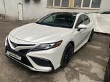 Toyota Camry 2022 годаүшін15 300 000 тг. в Алматы – фото 3