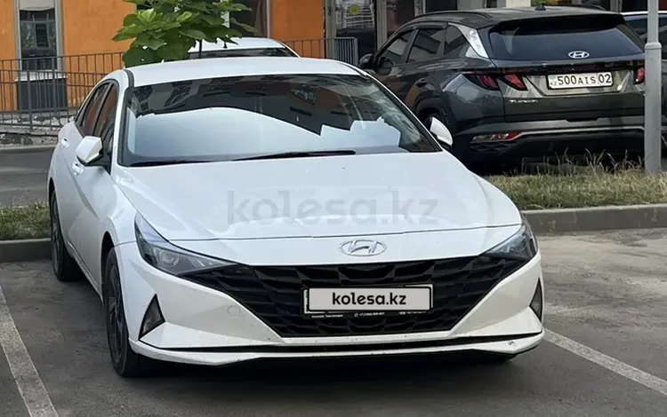 Hyundai Elantra 2023 годаfor11 000 000 тг. в Алматы