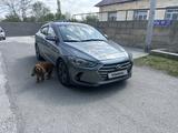 Hyundai Elantra 2018 года за 6 600 000 тг. в Шымкент – фото 2