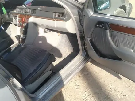 Mercedes-Benz E 230 1991 года за 2 450 000 тг. в Шолаккорган – фото 4